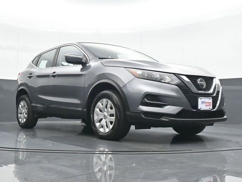 Used 2020 Nissan Rogue Sport S image 24
