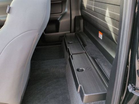 Used 2020 Toyota Tacoma 4x4 Access Cab image 24