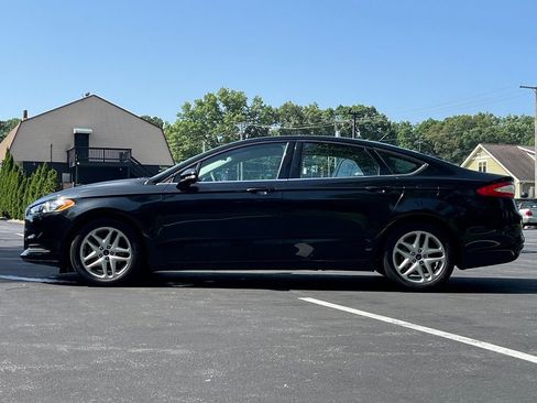 Used 2016 Ford Fusion SE FWD image 4