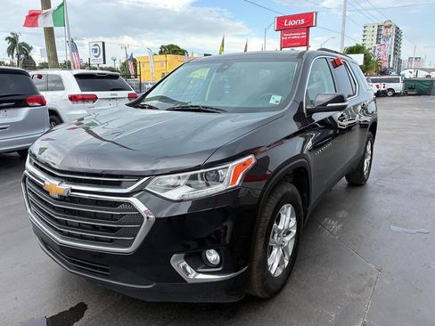 Used 2021 Chevrolet Traverse LT FWD image 2
