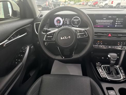 Used 2026 Kia Seltos SX w/ SX Sunroof Package AWD/4WD image 16