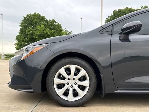 Used 2025 Toyota Corolla LE FWD image 5
