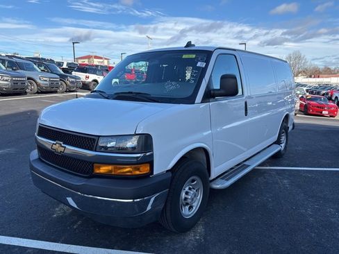 Used 2024 Chevrolet Express 2500 w/ Driver Convenience Package image 7