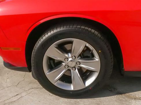 Used 2021 Dodge Challenger SXT image 5