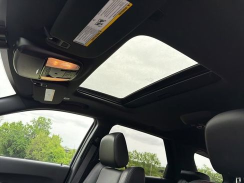 Used 2025 Dodge Durango GT AWD/4WD image 13