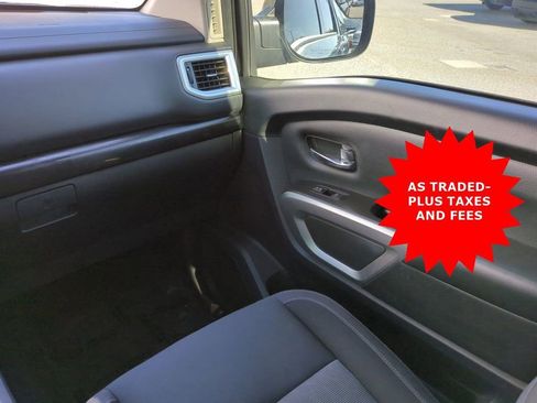 Used 2020 Nissan Titan SV w/ SV Convenience Package image 17