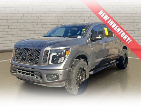 Used 2018 Nissan Titan SV w/ SV Convenience Package image 1