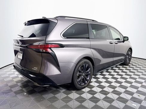 Used 2021 Toyota Sienna XSE image 6