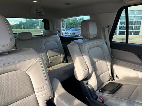 Used 2024 Lincoln Navigator Reserve AWD/4WD image 8