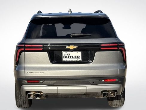 Used 2025 Chevrolet Traverse LT image 6