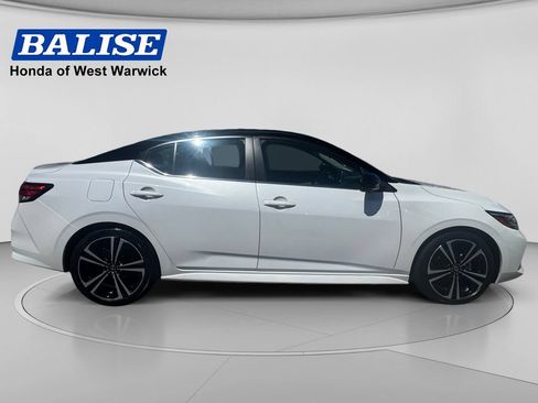 Used 2022 Nissan Sentra SR w/ SR Premium Package FWD image 4