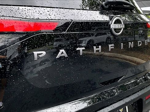 New 2026 Nissan Pathfinder SV w/ SV Premium Package FWD image 15