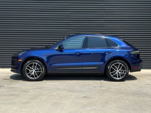 Certified 2025 Porsche Macan image 2