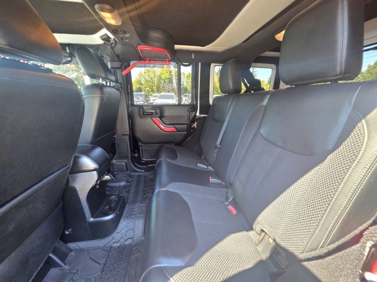 Used 2017 Jeep Wrangler Unlimited Sahara AWD/4WD image 13