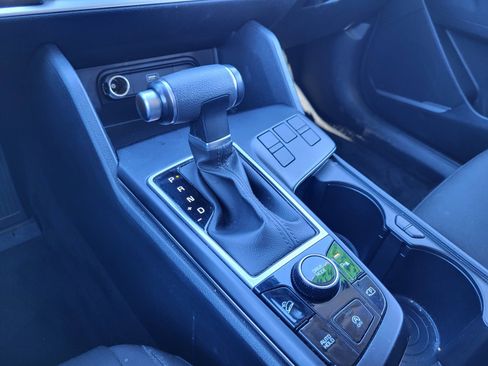 Used 2024 Kia Sportage LX image 12