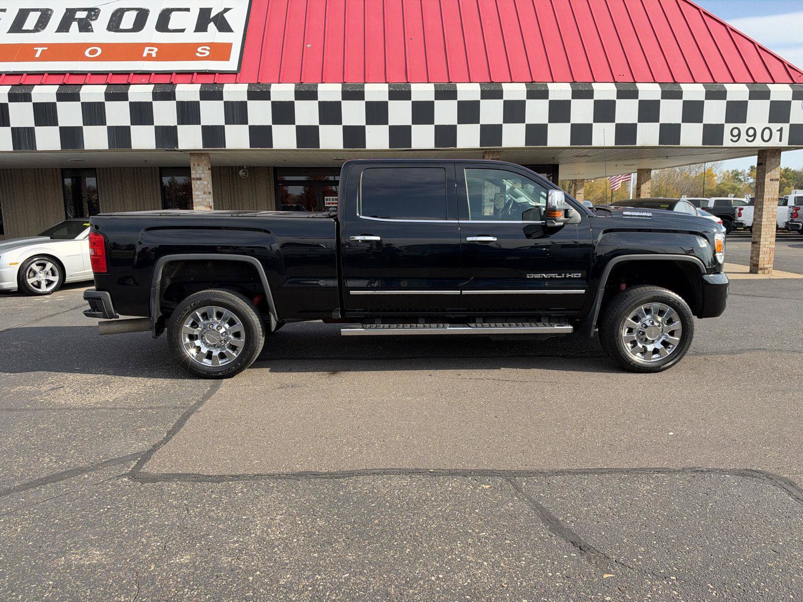 Used 2017 GMC Sierra 2500 Denali w/ Suspension Package, Off-Road AWD/4WD image 8