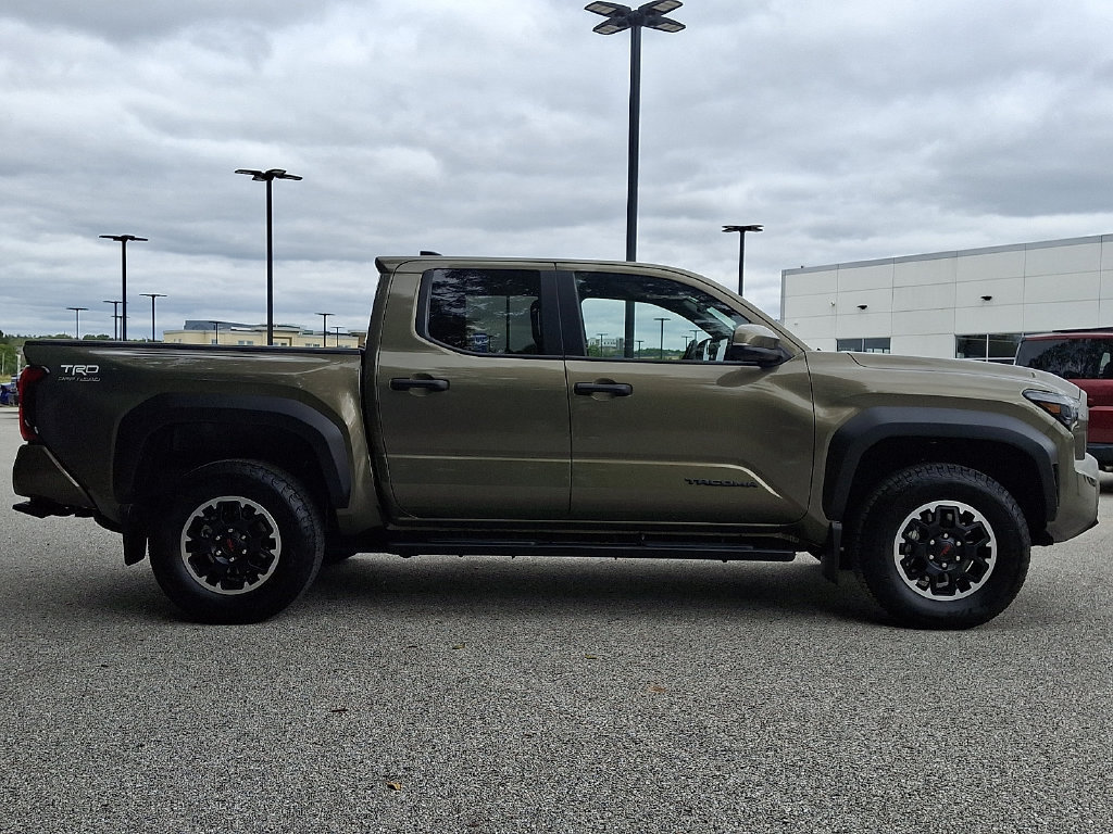 Used 2024 Toyota Tacoma TRD Off-Road w/ TRD Off Road Upgrade Package AWD/4WD image 10