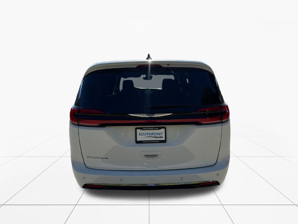Used 2025 Chrysler Pacifica Select FWD image 7