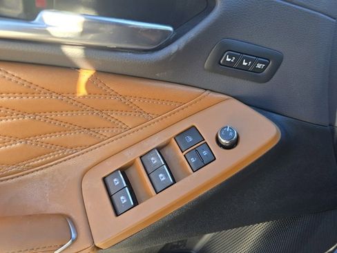 Used 2020 Toyota Avalon Limited image 15