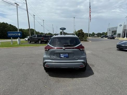Used 2022 Nissan Kicks SV FWD image 5