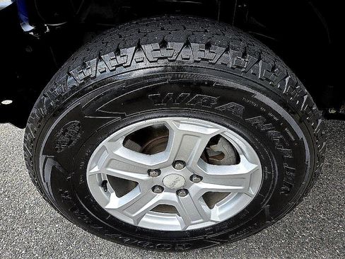 Used 2019 Jeep Wrangler Sport image 17