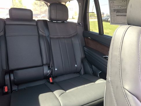 New 2026 Land Rover Range Rover Long Wheelbase SE AWD/4WD image 17