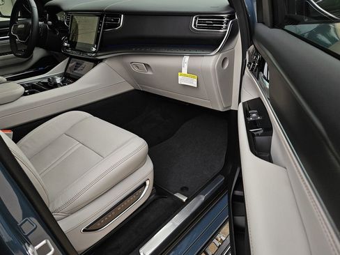 New 2026 Jeep Grand Wagoneer Summit AWD/4WD image 8