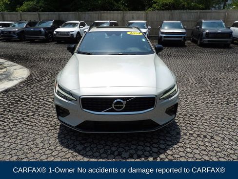 Used 2020 Volvo V60 T6 R-Design FWD image 2