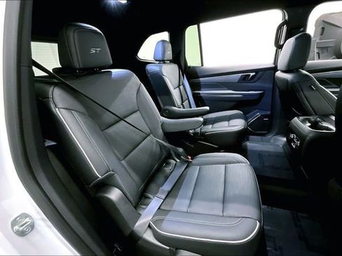 Used 2025 Buick Enclave Sport Touring image 25