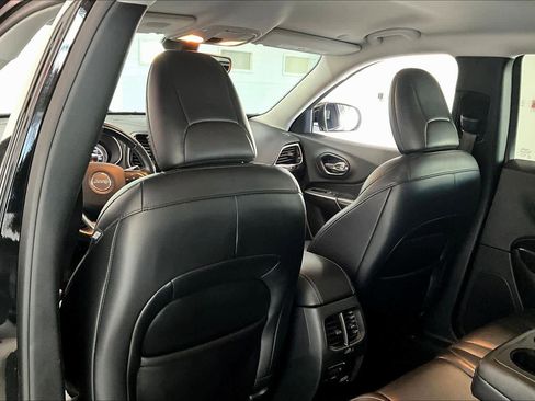 Used 2020 Jeep Cherokee Limited image 11