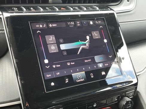 Used 2023 Jeep Grand Cherokee Laredo w/ Luxury Tech Group I AWD/4WD image 15
