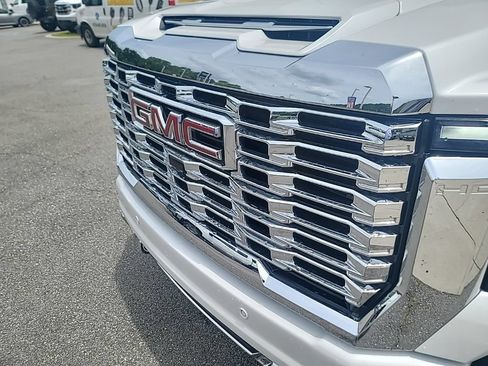 Used 2025 GMC Sierra 2500 Denali w/ Technology Package AWD/4WD image 13