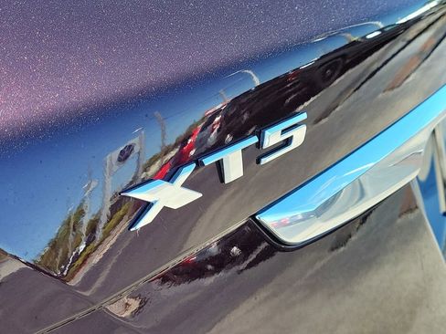 Used 2017 Cadillac XT5 Platinum w/ Driver Assist Package image 5