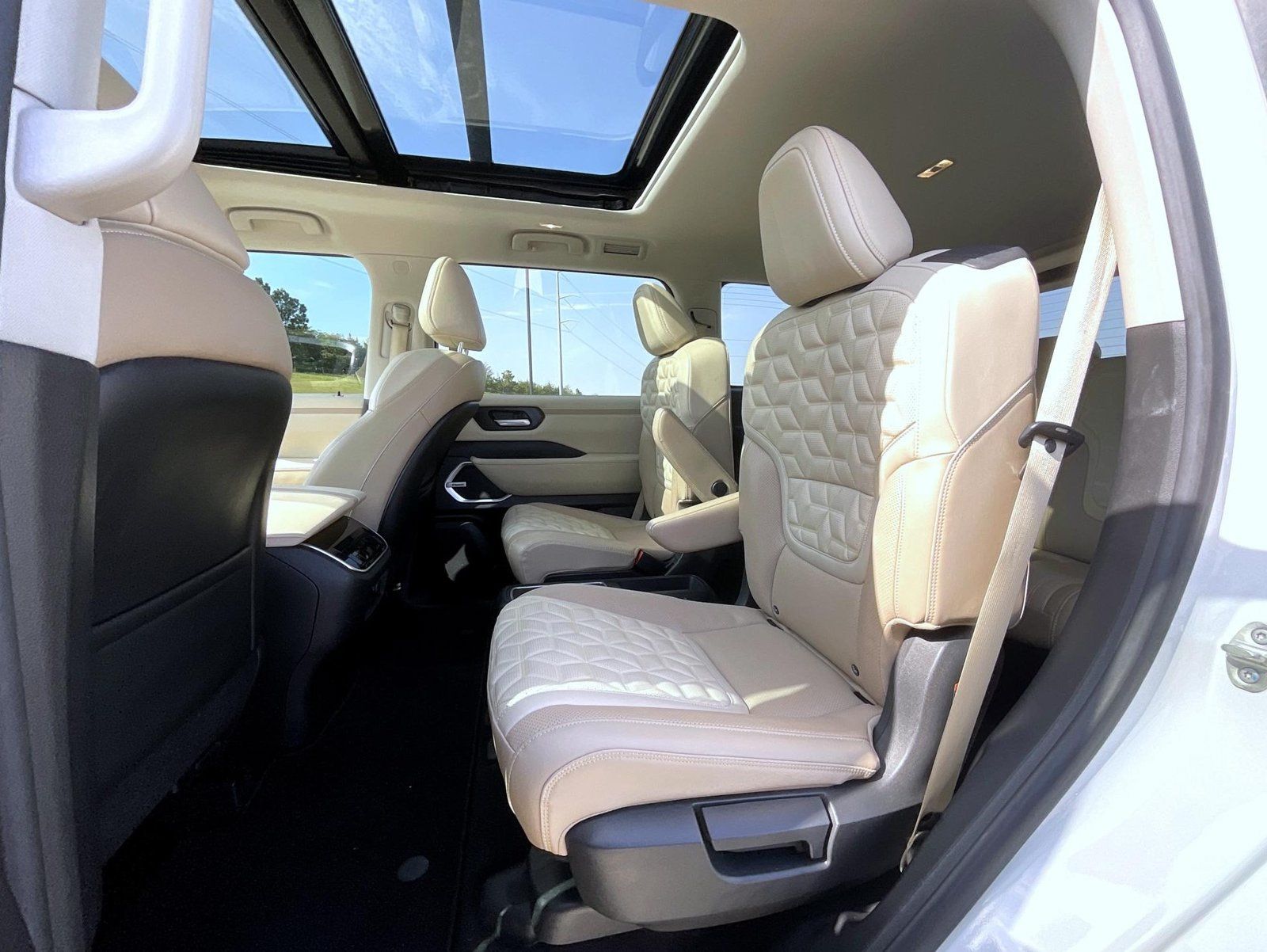 Certified 2025 Nissan Armada Platinum AWD/4WD image 19