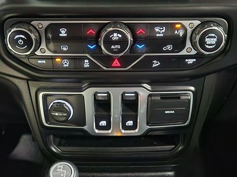 Used 2021 Jeep Wrangler Sport S image 37