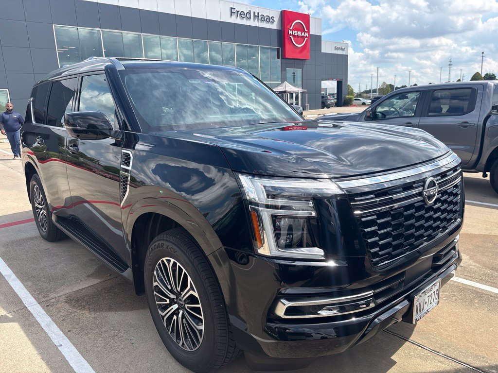 Certified 2025 Nissan Armada Platinum RWD image 2
