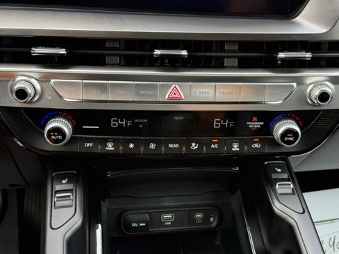 Used 2025 Kia Telluride S FWD image 18