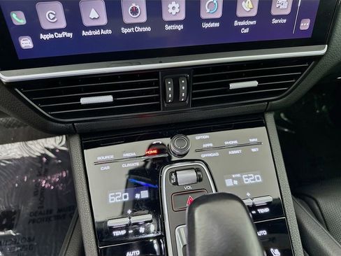 Used 2022 Porsche Cayenne Coupe image 18