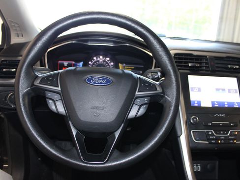 Used 2020 Ford Fusion SE image 11