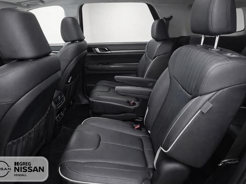 Used 2024 Hyundai Palisade Limited FWD image 15
