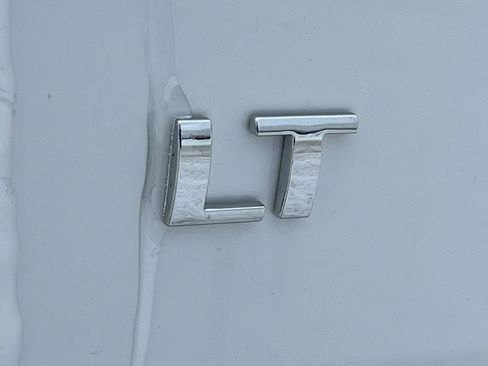 Certified 2023 Chevrolet Traverse LT w/ Rear Camera Mirror Package image 38