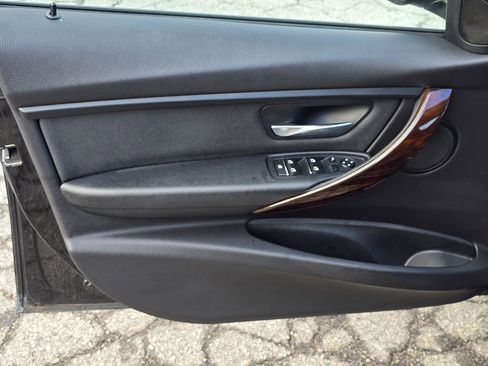 Used 2018 BMW 320i xDrive Sedan w/ Convenience Package image 45