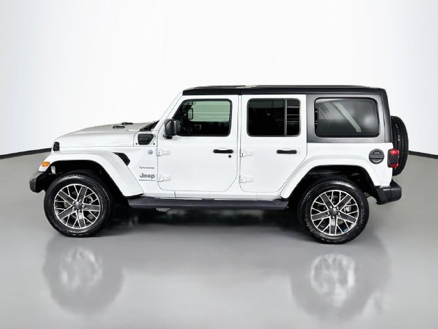 Used 2023 Jeep Wrangler Unlimited Sahara w/ Cold Weather Group AWD/4WD image 10