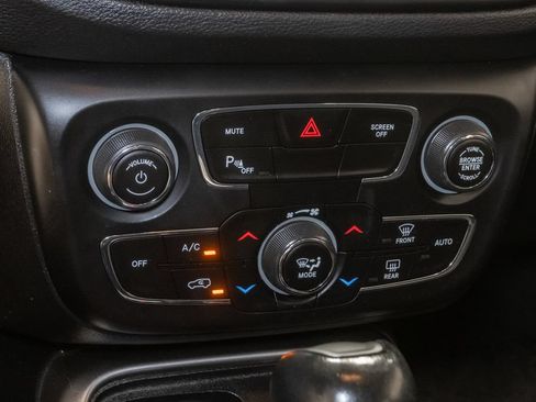 Used 2019 Jeep Compass Latitude w/ Popular Equipment Group AWD/4WD image 20