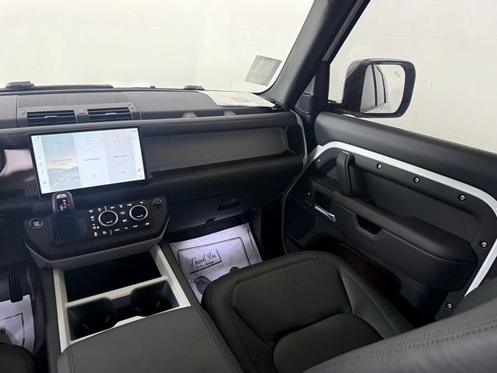 New 2025 Land Rover Defender 130 X-Dynamic SE AWD/4WD image 23
