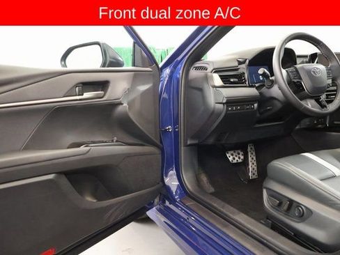 Used 2025 Toyota Camry SE image 11