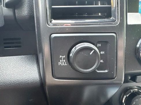 Used 2017 Ford F150 XLT w/ Equipment Group 302A Luxury AWD/4WD image 19