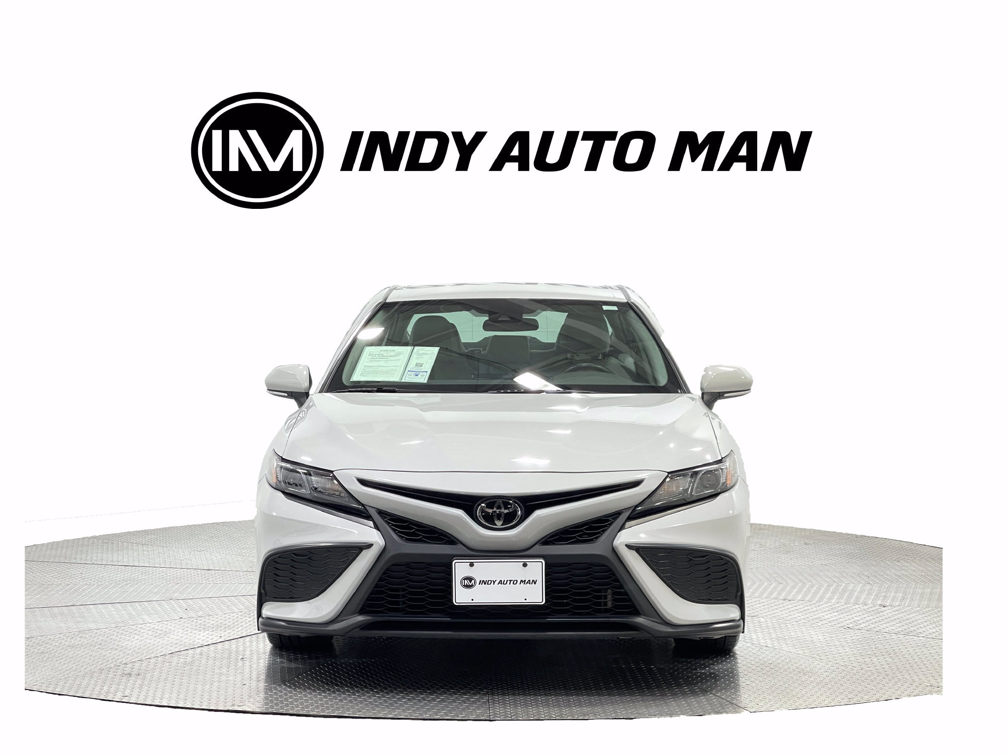 Used 2024 Toyota Camry SE w/ Cold Weather Package FWD image 9