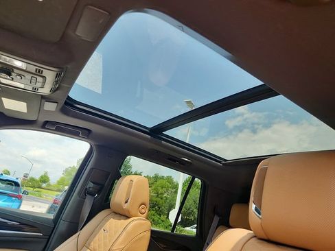 Used 2024 Cadillac Escalade Premium Luxury AWD/4WD image 14