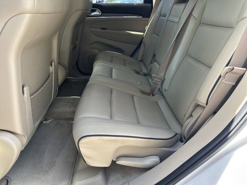 Used 2017 Jeep Grand Cherokee Overland RWD image 25